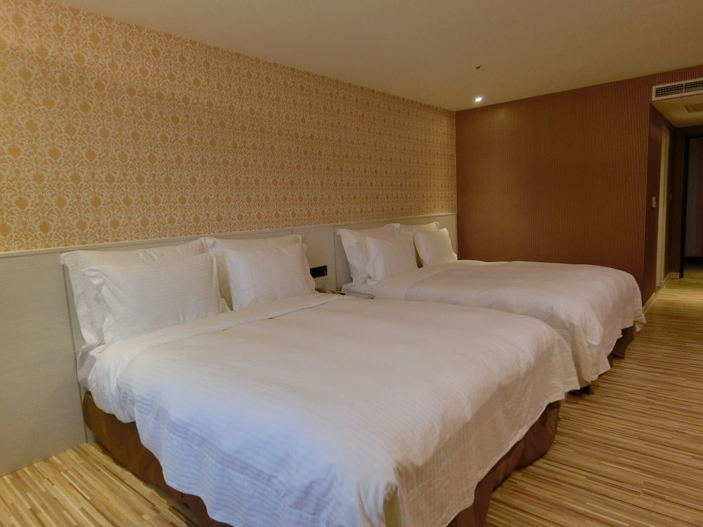 Wemeet Hotel Pingtung Eksteriør billede