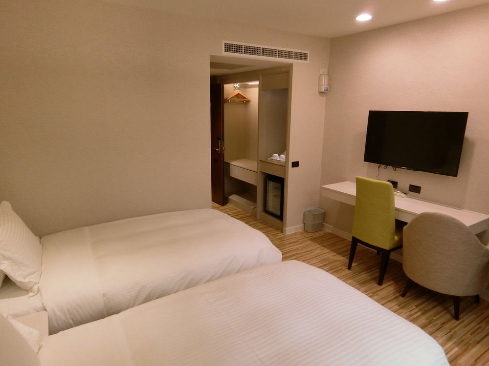 Wemeet Hotel Pingtung Eksteriør billede