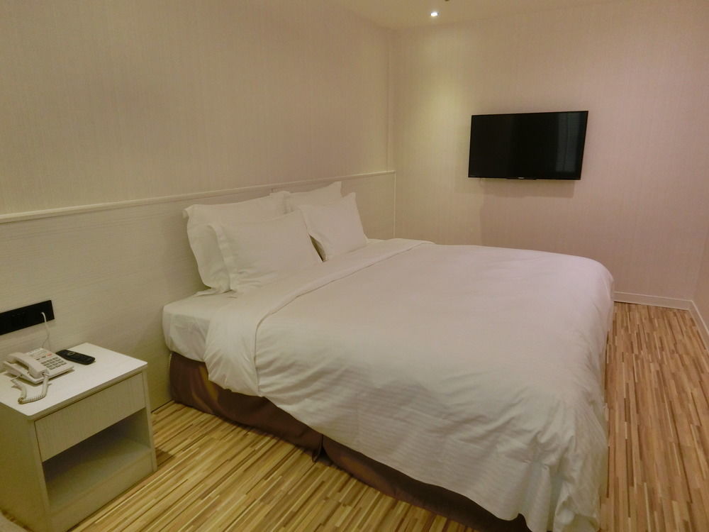 Wemeet Hotel Pingtung Eksteriør billede