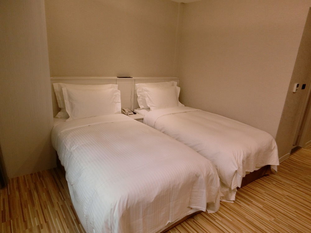 Wemeet Hotel Pingtung Eksteriør billede