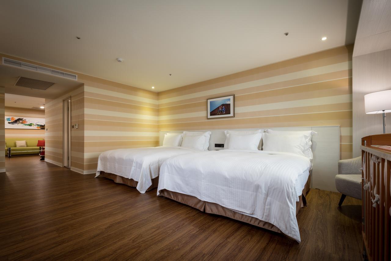 Wemeet Hotel Pingtung Eksteriør billede