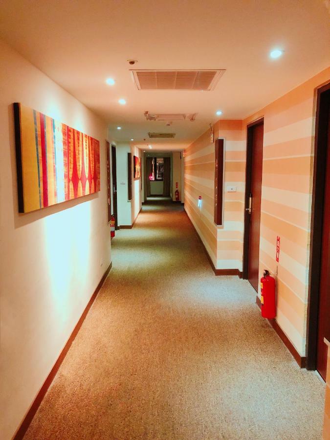 Wemeet Hotel Pingtung Eksteriør billede